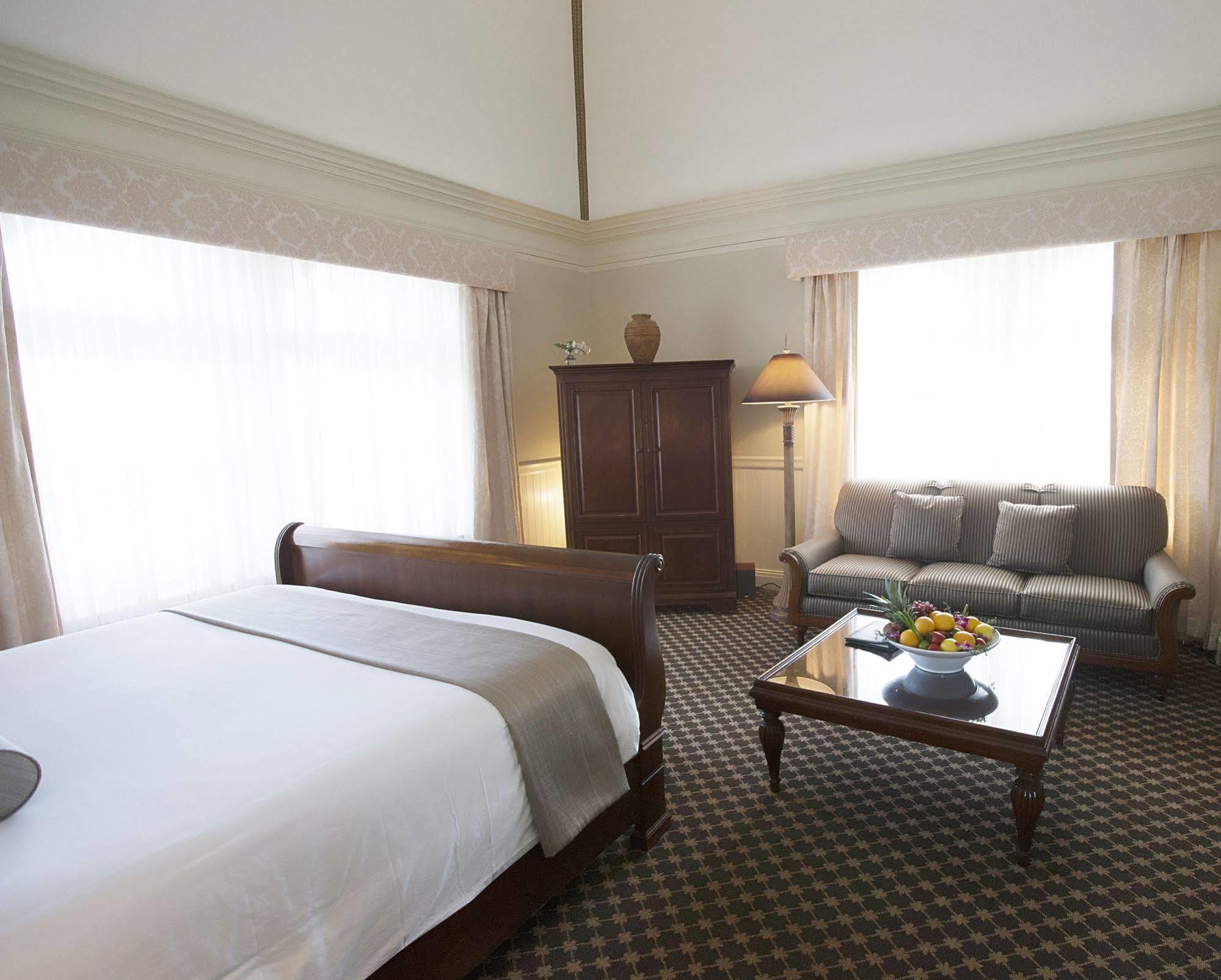 Oceancliff I & II Hotel นิวพอร์ต ภายนอก รูปภาพ